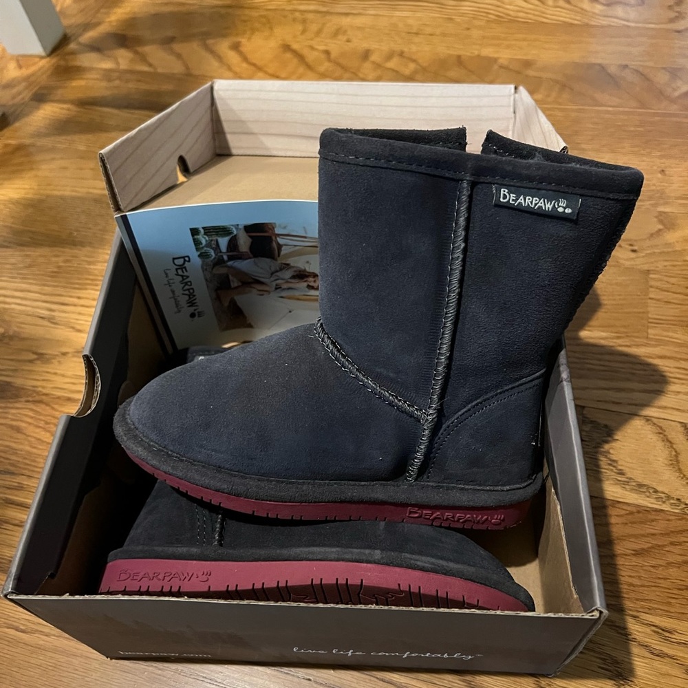 BEARPAW girls boots size 8